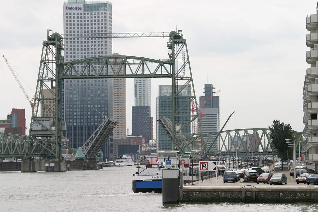 De Hef (brug) met brug open hou de stroom niet tegen