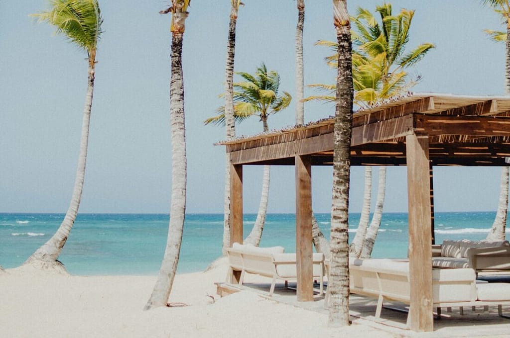 6 fugures makes your holidays better